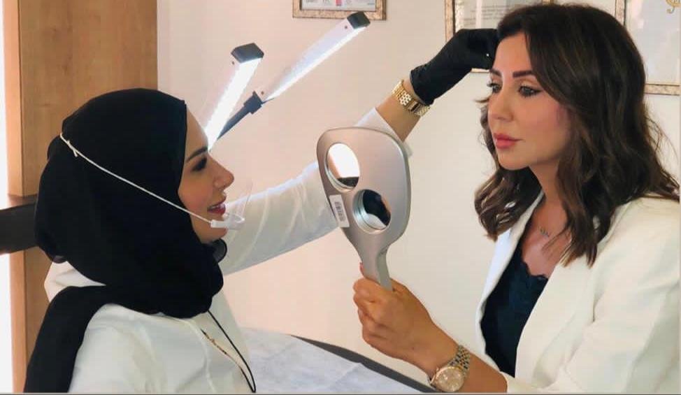 خبيرة التاتو اللبنانية هدى داغر تستقبل الإعلامية رابعة الزيات في مركزها - صورة مميزة خبيرة التاتو اللبنانية هدى داغر تستقبل الإعلامية رابعة الزيات في مركزها