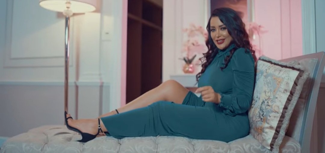 النجمة الاستثنائية كاميليا ورد تطلق عفت الدنيا بنكهة مميزة