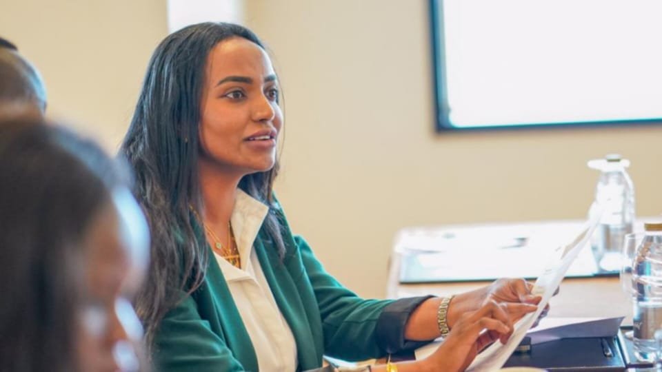 سيدة الأعمال آسيا ابراهيم/ Asia Ibrahim الإستثمار في مجالات متعددة يقلل من الخسائر