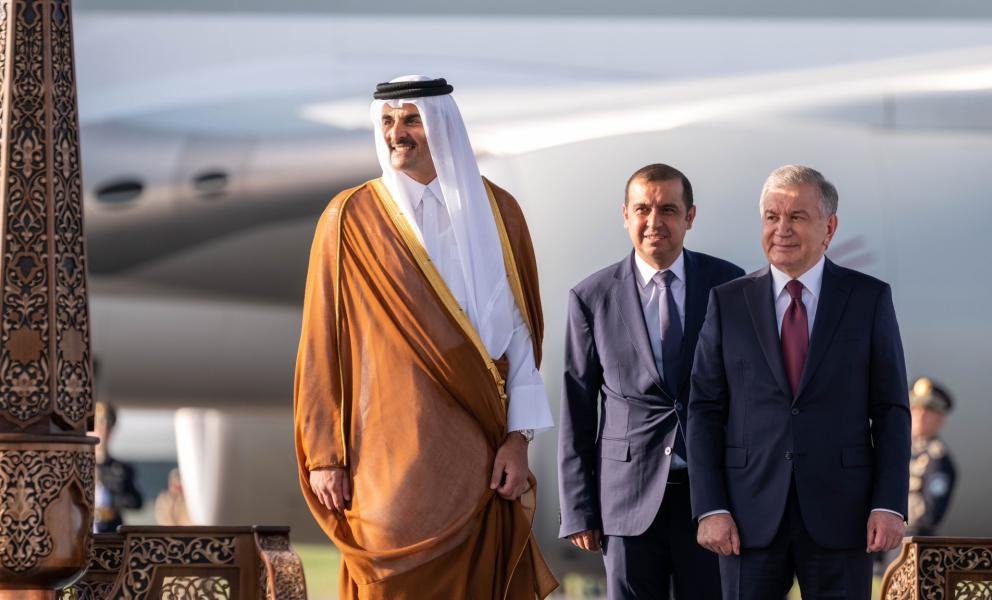 أمير قطر يصل أوزباكستان ضمن جولة في آسيا الوسطى