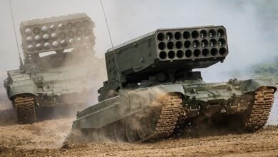 روسيا تقصف مواقع أوكرانية بأسلحة عالية الدقة وكييف تبدأ استخدام القنابل العنقودية