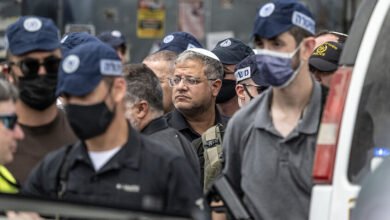 صورة توضيحية - إيران تتوعد بملاحقة ومحاسبة من يشارك بنشر مزيفة لقادة الأمن والعسكريين