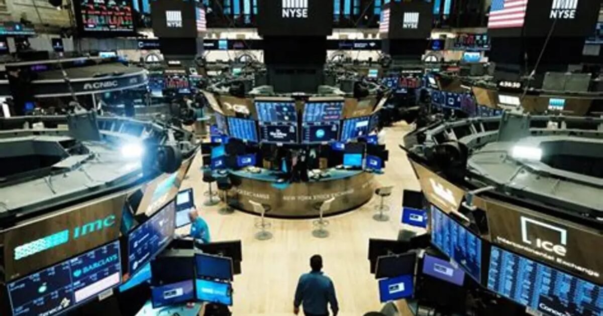 النفط متقلب بفعل مفاوضات إيران وتوترات مضيق هرمز