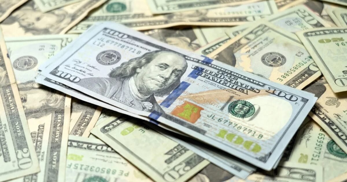 الدولار يرتفع والأسواق تترقب أول رفع للفائدة الأميركية منذ أكثر من عامين