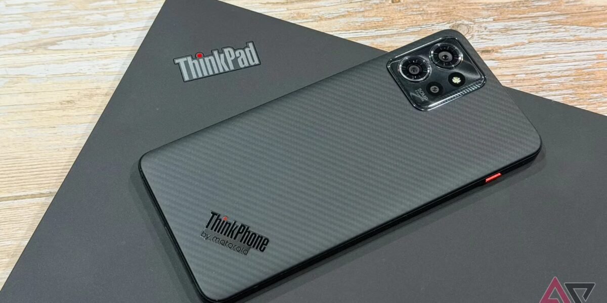 أفتقد هاتف Motorola ThinkPhone ولهذا السبب أنا متفائل بشأن ما سيأتي بعد ذلك