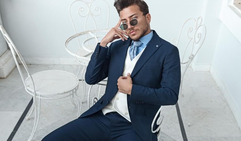 عارض الأزياء إيليو ناضر يحضر لمجموعة مشاريع وازنة لصيف ٢٠٢١