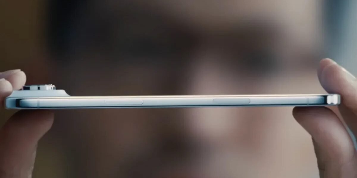 كشف مختبر الذكاء الاصطناعي الغامض الذي سرق مصمم iPhone Air - صورة مميزة كشف مختبر الذكاء الاصطناعي الغامض الذي سرق مصمم iPhone Air