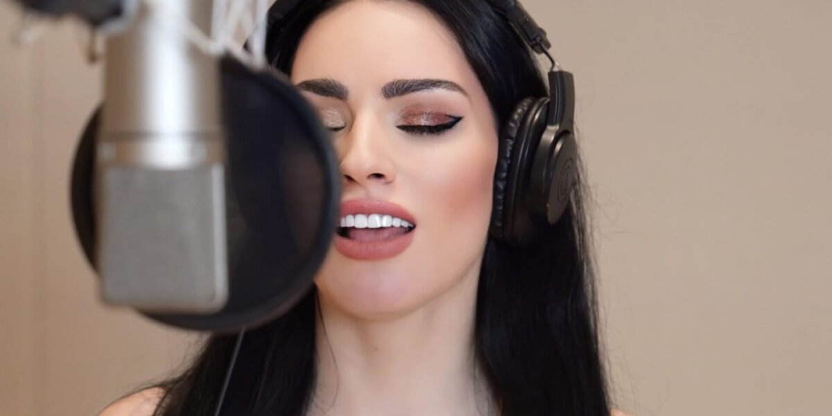 كعبي عالي عمل جديد من توقيع الفنانة أريج تناري