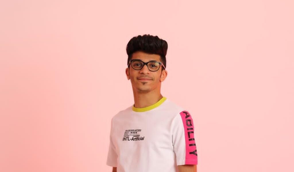 الممثل محمد ناصر الشامسي يقدم مجموعة من النصائح للمؤثرين عبر مواقع التّواصل الاجتماعيّ