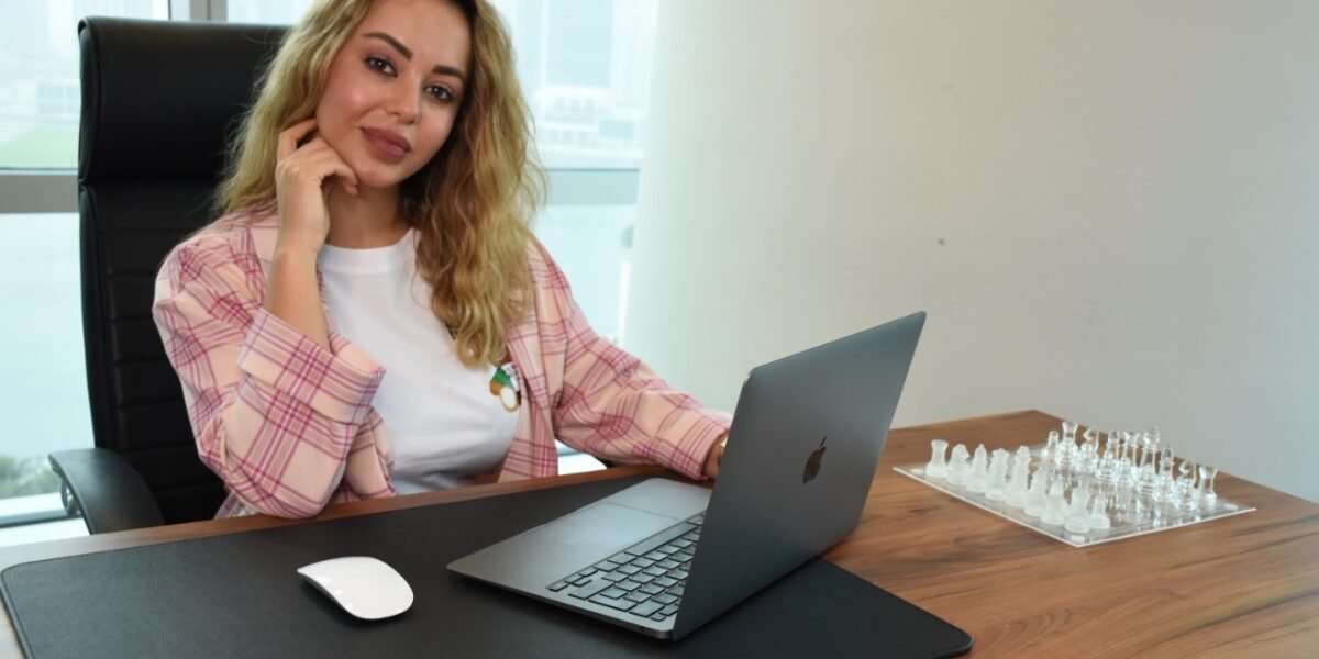 حساب سيدة الأعمال أية حداد موسوعة من الأناقة