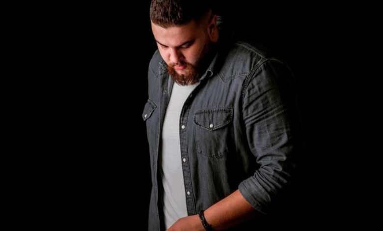 عماد خليل يطرح جديده شو رأيك نفل متأثرًا بأوضاع لبنان.