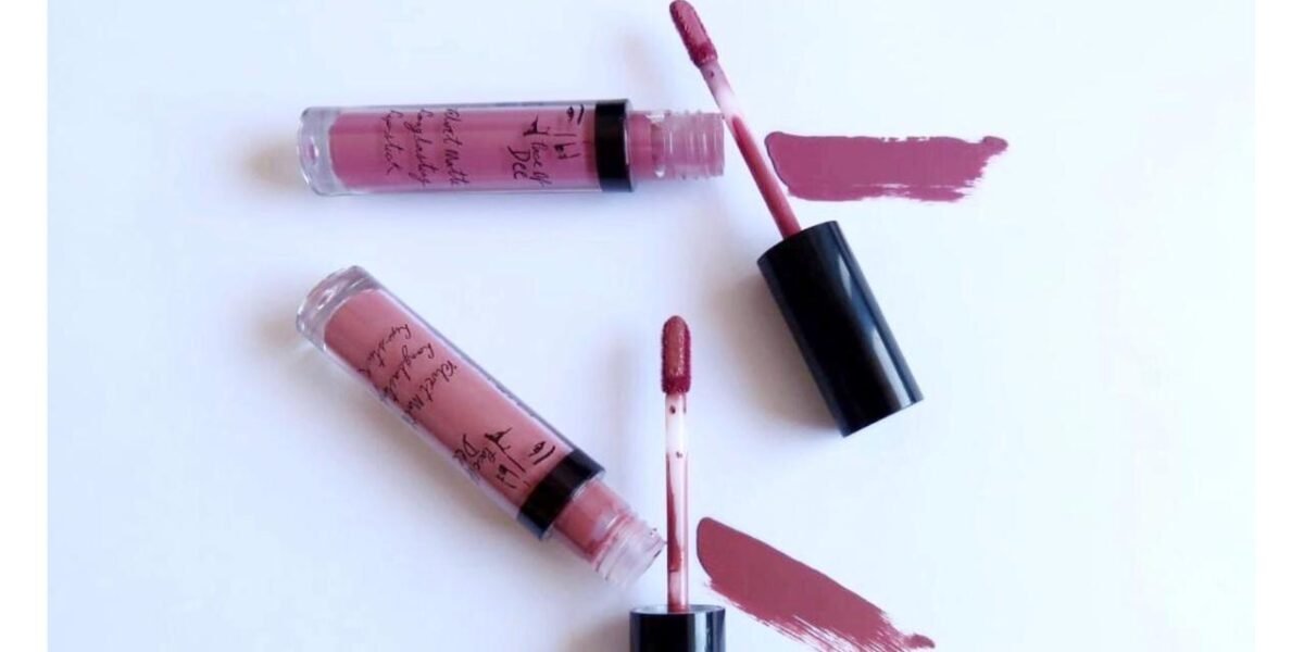 مجموعة Matte lipstick من Face Of Dee سهلة الإستعمال والإقتناء
