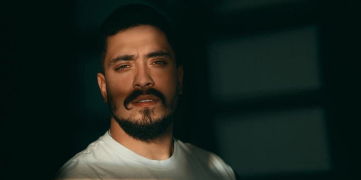 مهند زعيتر و نجاح في أغنية شو بدي عد بذلات